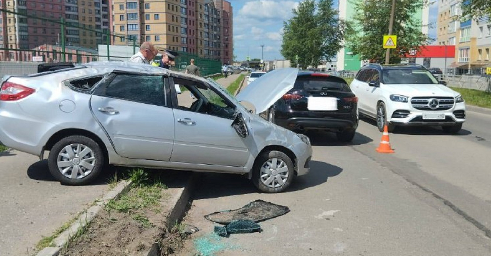 Лада разделась на улице