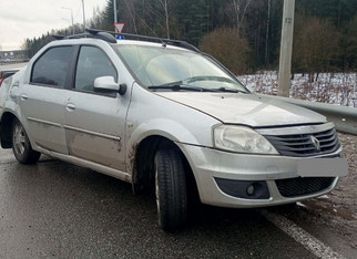 Водитель Renault протаранил ограждение на Южном обходе Кирова