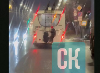 В Кирове подростки-зацеперы катались на троллейбусе