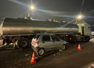 В Кирове столкнулись автоцистерна и «Дэу Матиз»