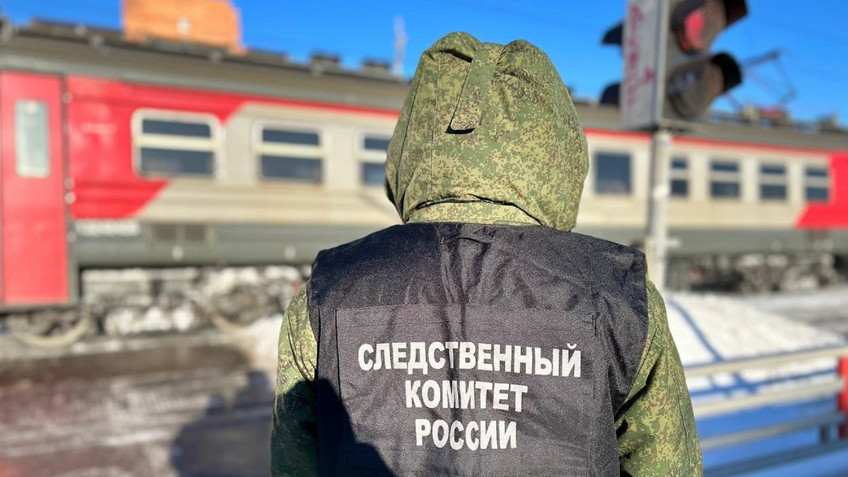 В Кирове мужчину сбил с ног вихрь от поезда