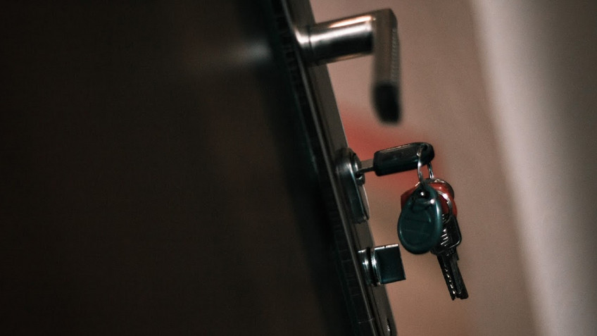 Администрация Афанасьевского районе приобрела для сироты непригодную для жилья квартиру