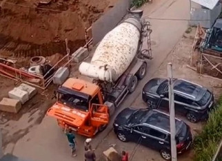 Застройщик не дает жильцам двух многоквартирных домов попасть домой