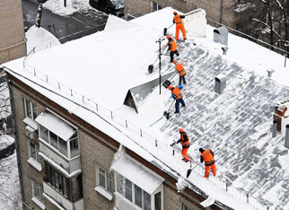 В Кирове проверяют уборку снега с крыш