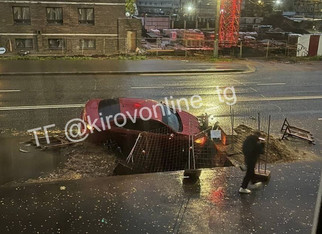 «Водоканал» прокомментировал аварию с ямой на улице Попова