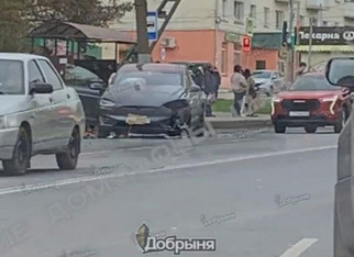 В Кирове столкнулись Tesla и Hyundai