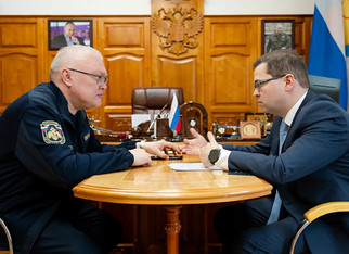 Александр Соколов и Борис Веснин обсудили вопрос приобретения автобуса для хоккеистов