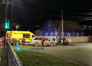 В Кирове курьер на велосипеде попал в ДТП