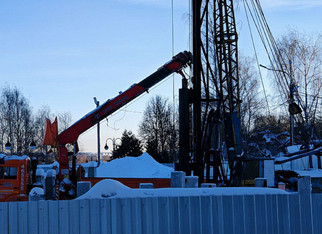 Строители забили сваи для каменного храма на набережной Грина