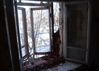 На улице Профсоюзной разрушается стена жилого дома