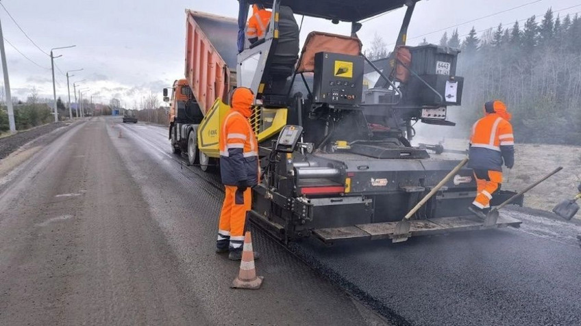 В Кирове ремонтируют дорогу до микрорайона Радужный