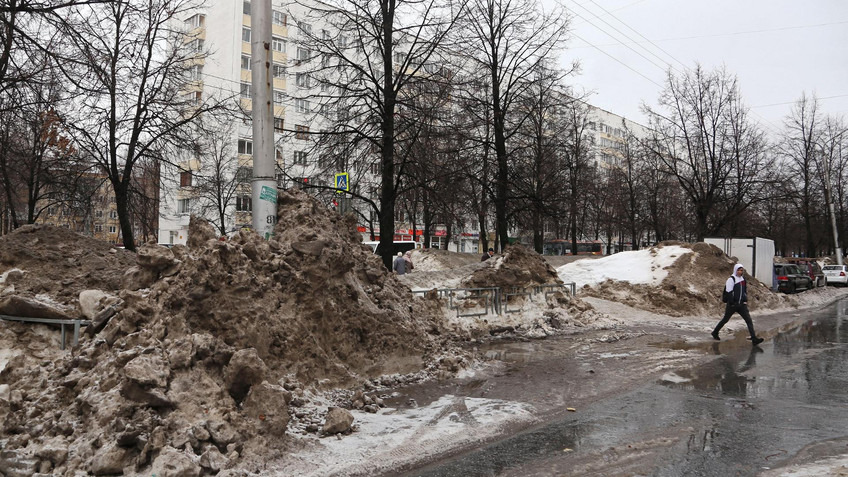 Объяснились из-за грязного снега