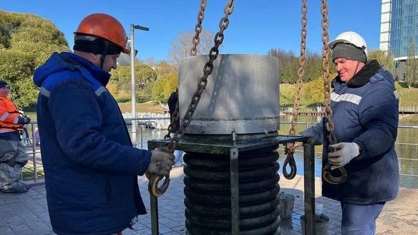 В Кирове демонтируют фонтан на пруду у диорамы