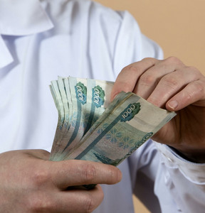 Медучреждение в Кировской области задолжало своим работникам миллионы