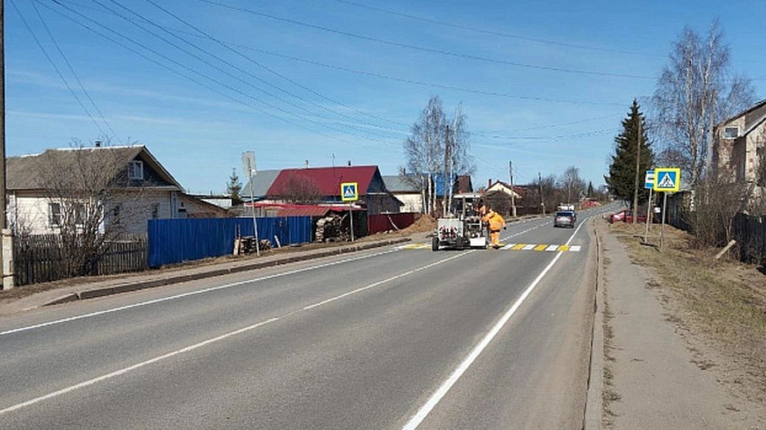 На дорогах Кировской области обновляют разметку