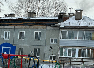 В Слободском начали демонтировать крышу дома